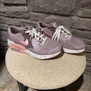 Nike Air Max cd6894-200 Girl Youth Size 6.5Y Condition is Pre-owned.